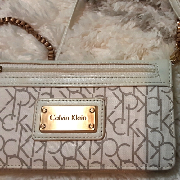 Calvin Klein Wallet Crossbody Bag - Picture 4 of 8